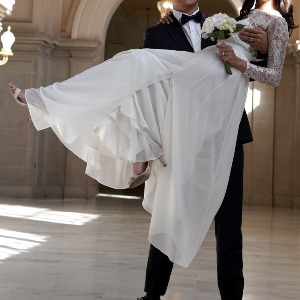 White lace long sleeve wedding dress with open back - Picture 5 of 8